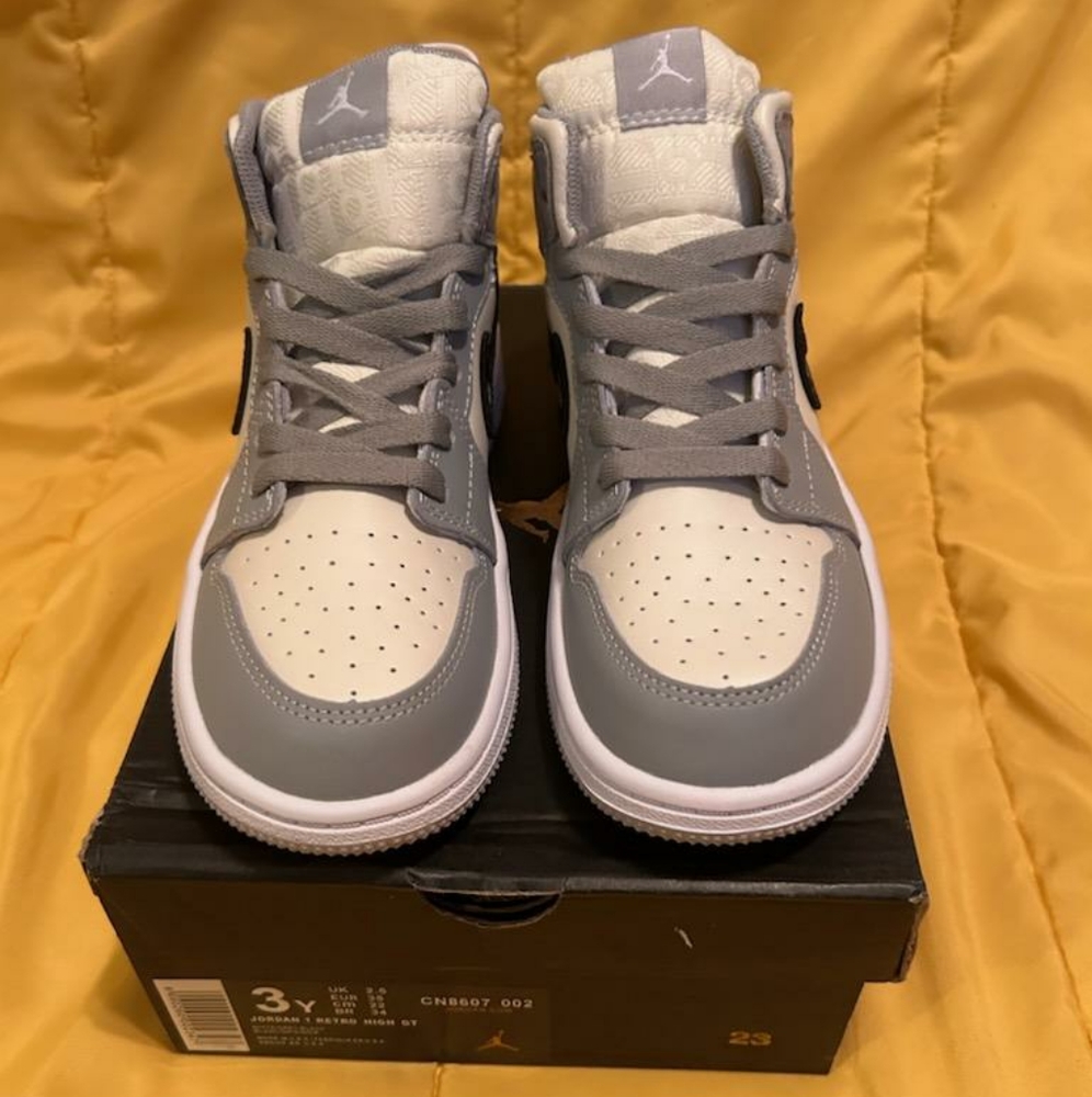 Kid's Jordan - Picture 2 of 3
